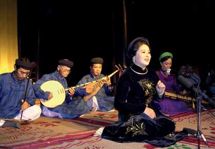 Phát huy bản sắc ca Huế theo hướng bền vững