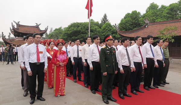 Lễ dâng hương Đức Quốc Tổ Lạc Long Quân và Tổ Mẫu Âu Cơ