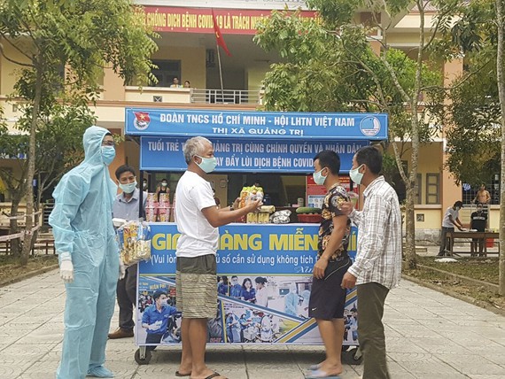 Gian hàng miễn phí bên trong khu cách ly tại Quảng Trị