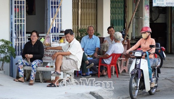 Người dân lại ra đường sau vài ngày cách ly xã hội