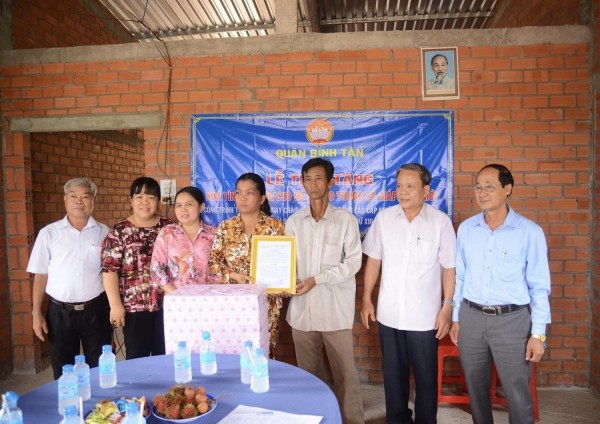 Trao nhà tình thương cho hộ nghèo giáp biên giới Campuchia