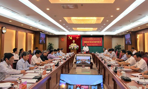 Đề nghị Bộ Chính trị thi hành kỷ luật Bí thư Tỉnh ủy Quảng Ngãi Lê Viết Chữ