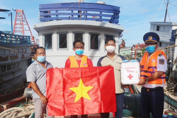 Điểm tựa để ngư dân yên tâm vươn khơi bám biển – chương trình hành động của Bộ tư lệnh Vùng Cảnh sát biển 4