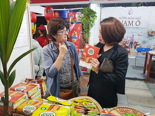 Bánh dừa nướng mè Mỹ Phương được đề nghị công nhận sản phẩm OCOP hạng 5 sao quốc gia.