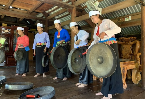 Đội cồng chiêng thôn 3, xã Trà Giang, huyện Bắc Trà My duy trì sinh hoạt định