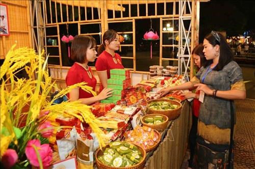 ‘Sắc màu Việt Nam’: Không gian trải nghiệm văn hóa đầy màu sắc