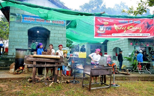 Chợ phiên “Sắc màu Lào Cai” tại “Ngôi nhà chung”
