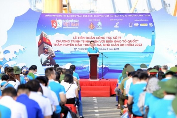 Hơn 200 đại biểu sinh viên ưu tú đến với Trường Sa