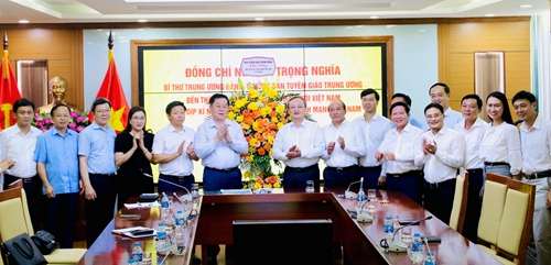 Xây dựng nền báo chí cách mạng Việt Nam chuyên nghiệp, hiện đại, nhân văn