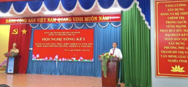 Nguyên Chủ tịch nước Nguyễn Minh Triết đến dự Hội nghị Ban Chấp hành Đảng bộ phường Phú An lần thứ 4