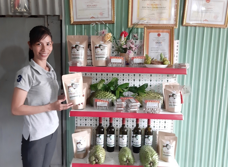 gian hang gioi thieu tra mang cau cua htx nong nghiep mang cau gai vinh kien