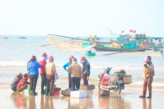 Nhiều ngư dân ở miền Trung trúng đậm “lộc biển” đầu xuân.