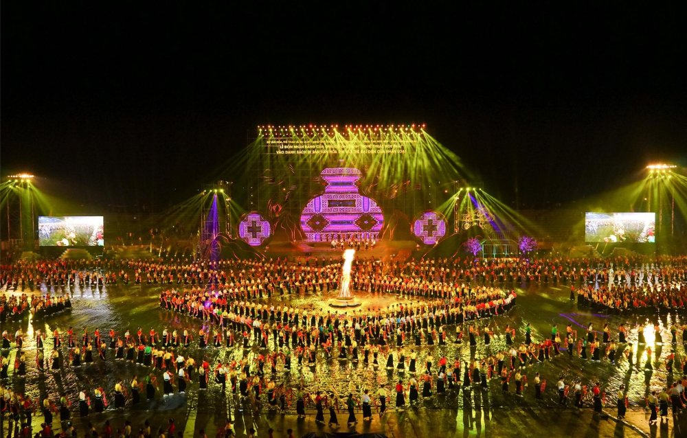 Màn đại xòe Thái trong Lễ hội Văn hoá và Du lịch Mường Lò 2022. (Ảnh: Cổng Thông tin điện tử tỉnh Yên Bái)